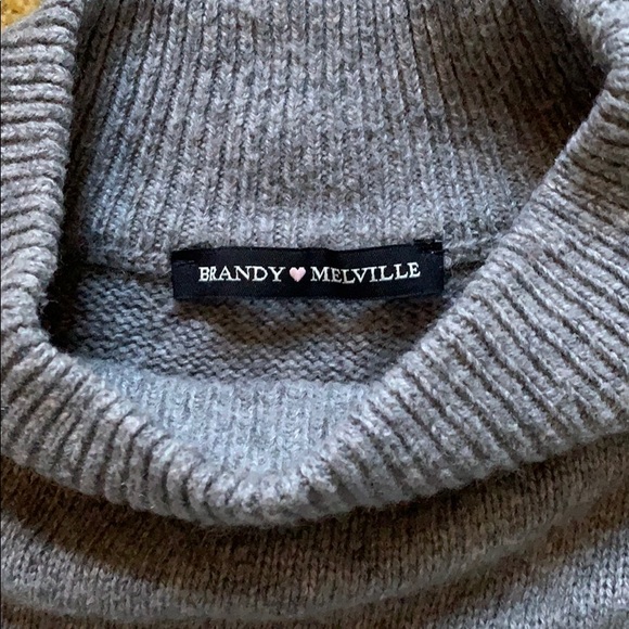 Brandy Melville sweater - Picture 2 of 2